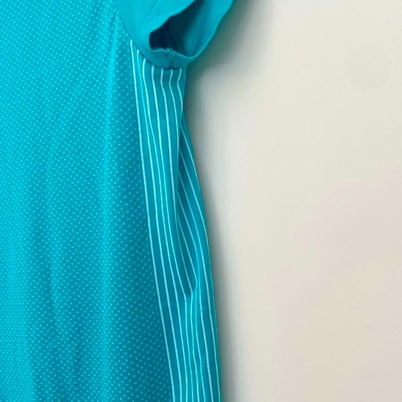 Women’s Nike Aqua Short Sleeve Dri Fit Shirt - Picture 6 of 11